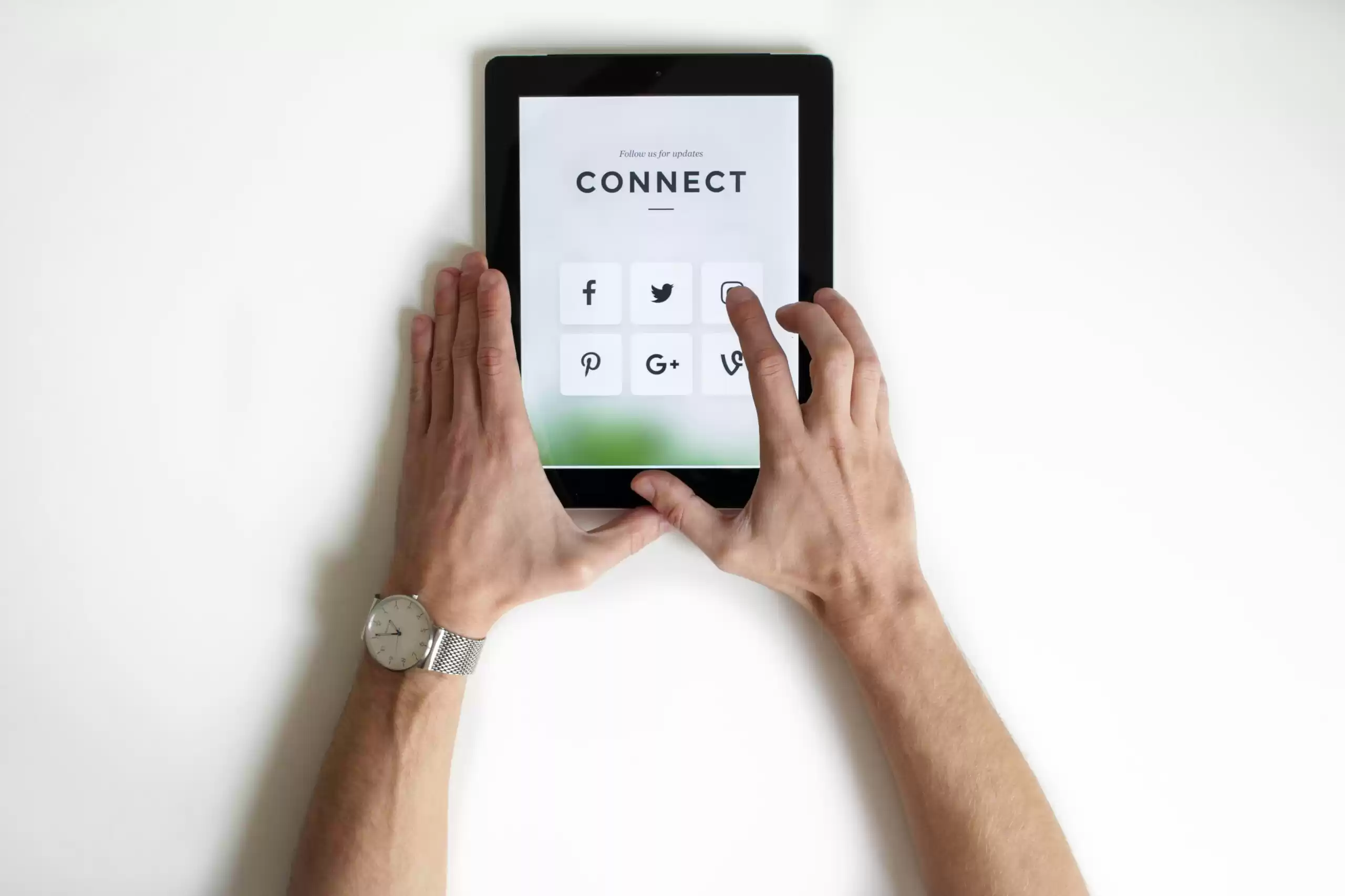 Digital Nomad Must-Haves: Essential Tech Gadgets & Accessories